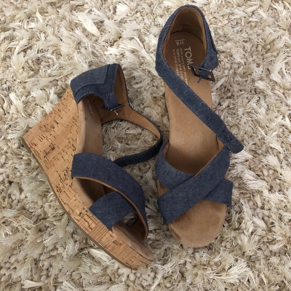 Toms wedges.